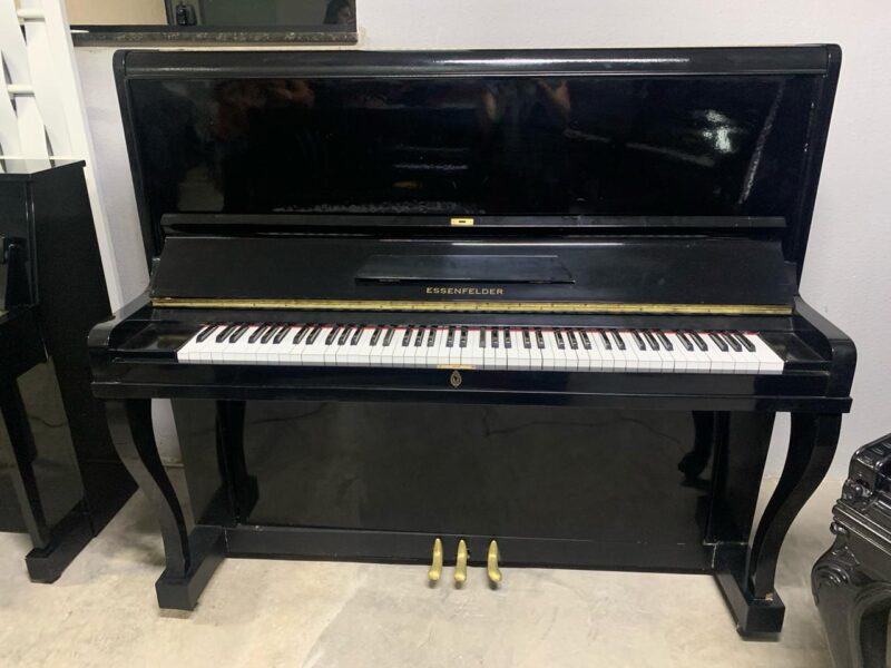 Piano vertical preto - Essenfelder 138